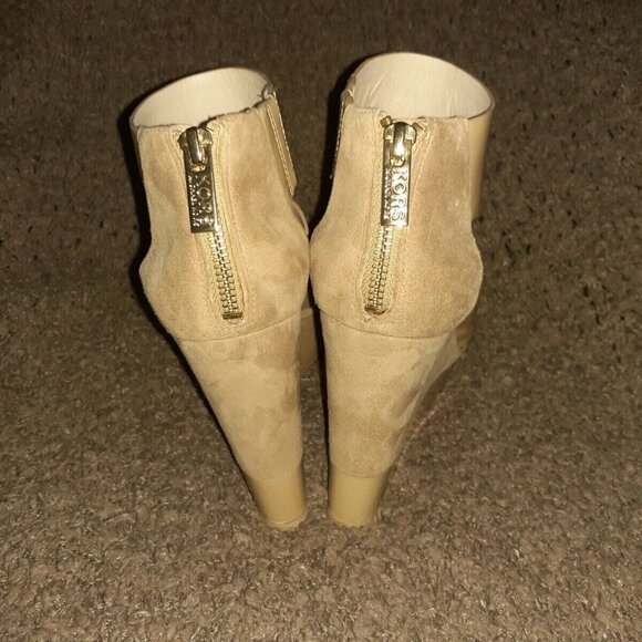 MICHAEL KORS Platform Wedge Sandal Beige Tan Patent Leather-Sz 8.5-Near Mint - Picture 5 of 7